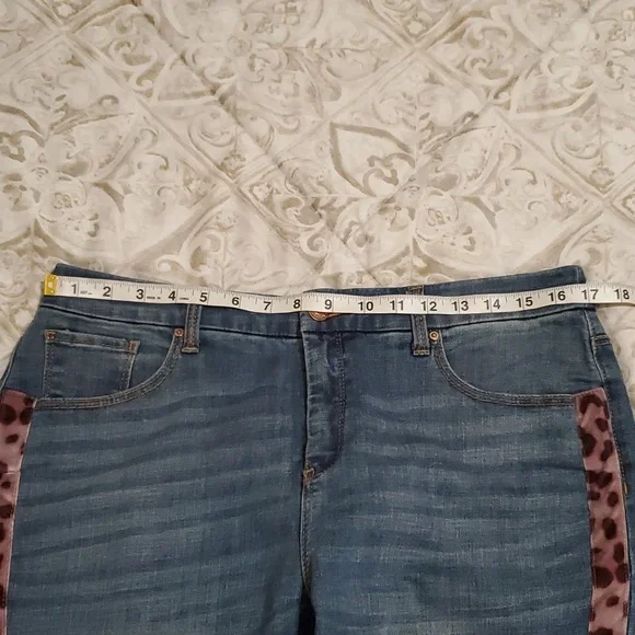 Chico's So Slimming Girlfriend Slim Leg Ankle Animal Print Trim Size 12R Jeans - Picture 11 of 14
